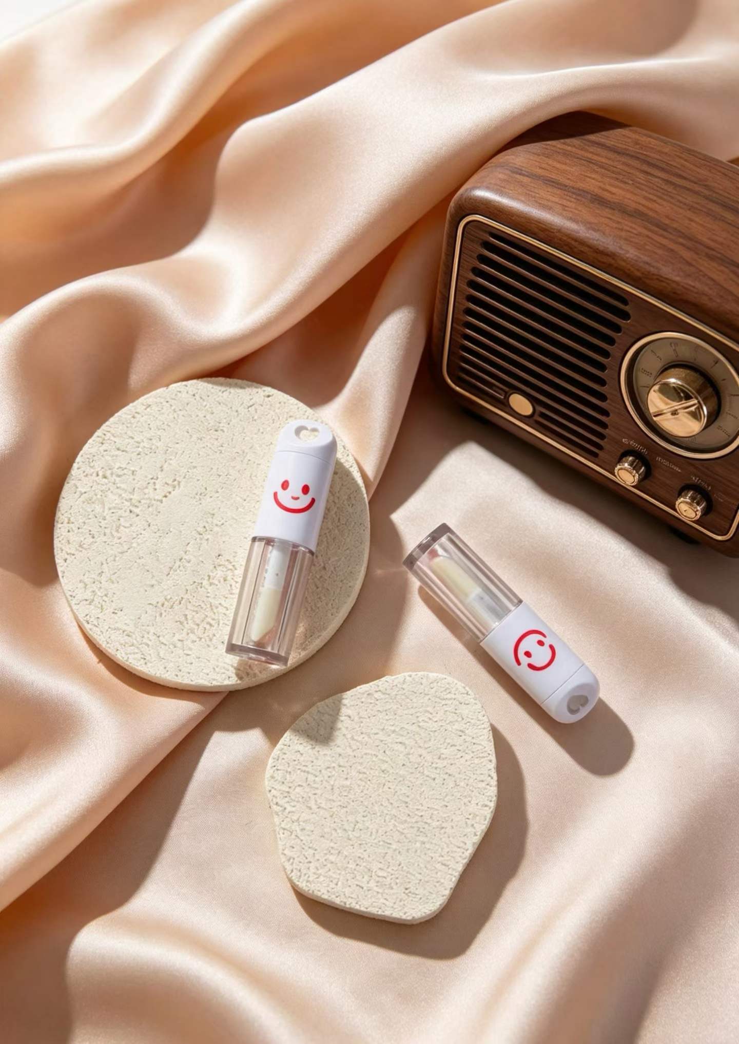 lip gloss bottle with plumper tip