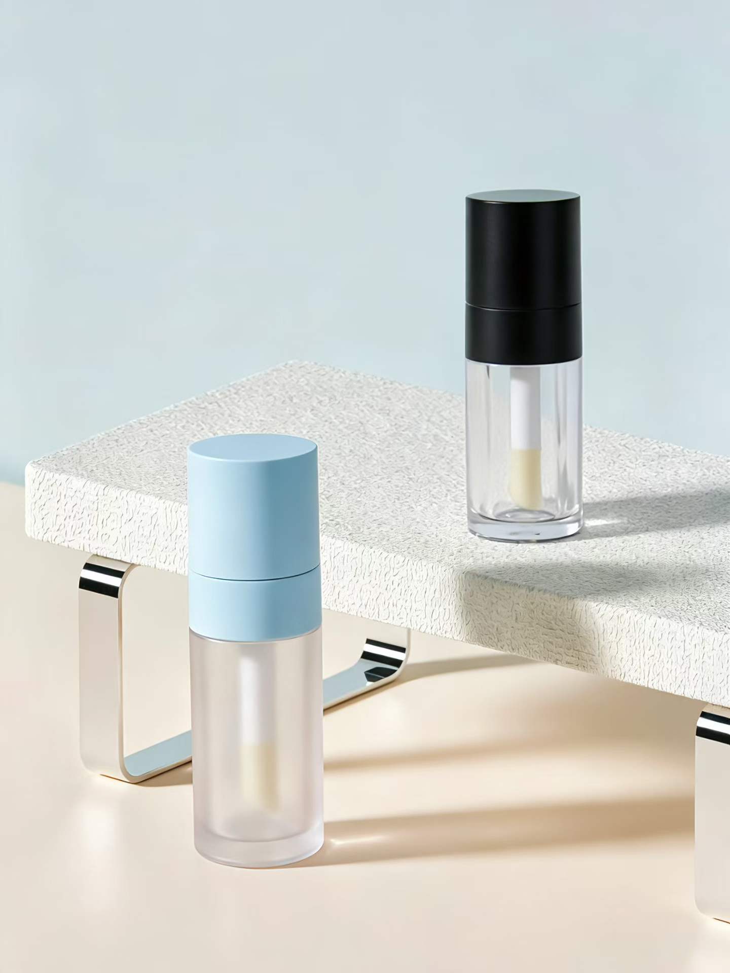 lip gloss bottle with plumper tip